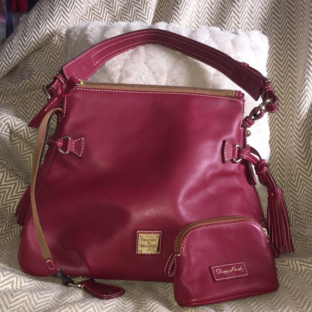 DOONEY & BOURKE Tassel shoulder bag w/ extras❤️❤️
